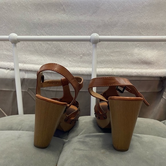 Heels - Picture 2 of 3